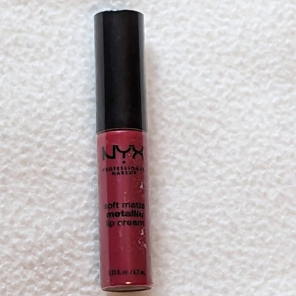 🎉HP🎉🌵3/$20🌵 Monte Carlo (Deep Cranberry Red) Soft Matte Metallic Lip Cream - Picture 5 of 16